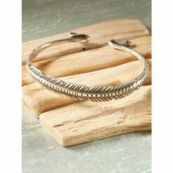Hot Sale 😉 Vermont Country Store Pewter Feather Bracelet 🔥